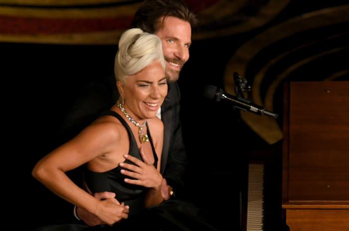 Lady Gaga fala pela primeira vez sobre boato de romance com Bradley Cooper
