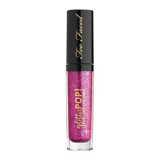 O <strong>delineador com glitter</strong> da <a href="https://www.sephora.com.br/too-faced/maquiagem/olhos/delineador-com-glitter-too-faced-pop-eyeliner-prd42004">Too Faced</a> vem em diversas cores, todas bem brilhosas e alegres. O produto promete ser fácil de remover, sem deixar glitter. Preço: R$ 99,00.