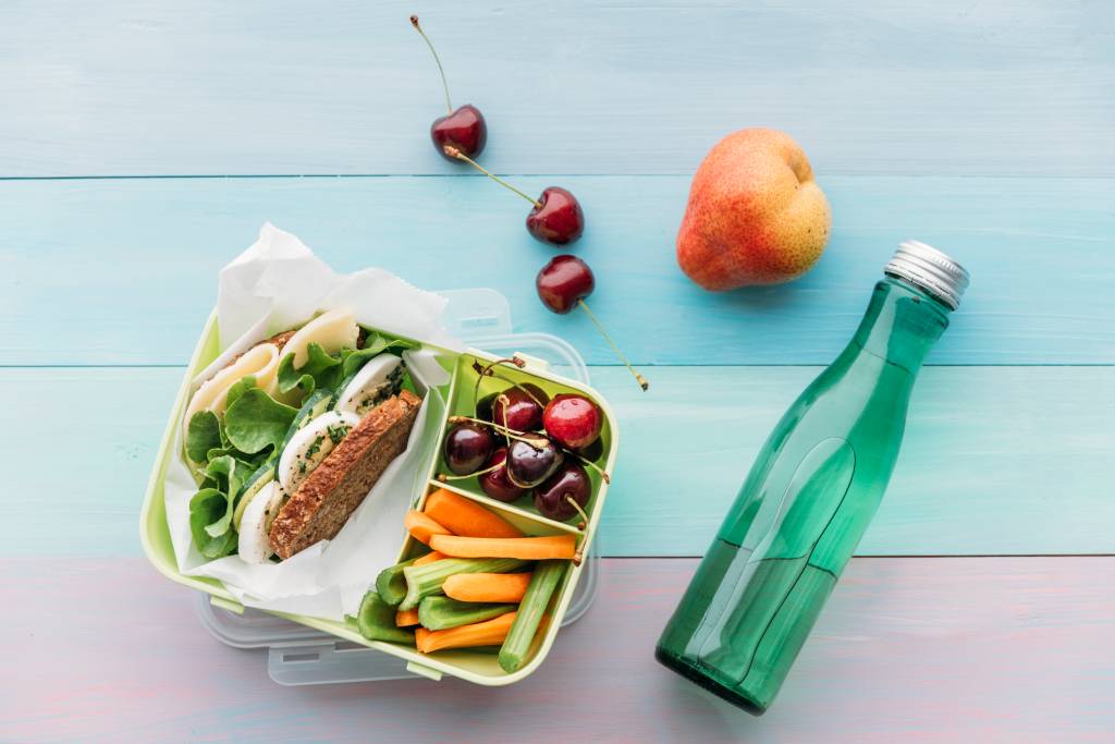 6 lugares para pedir marmitas de comida saudável