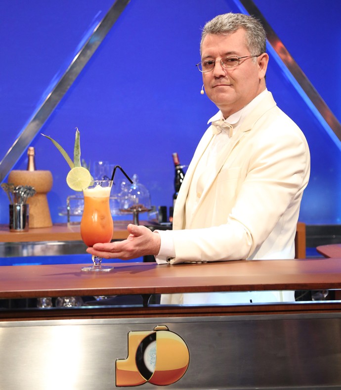 Alex, assistente de Jô por 26 anos, muda radicalmente após fim do programa