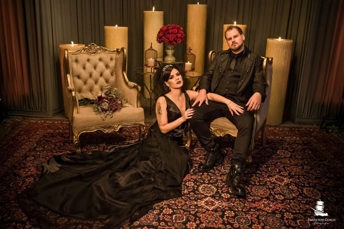 Casamento gótico: Castelo do Drácula serve de inspiração para festa