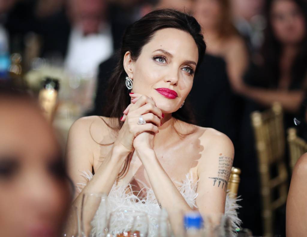 Angelina Jolie se arrepende de ter casado com Brad Pitt
