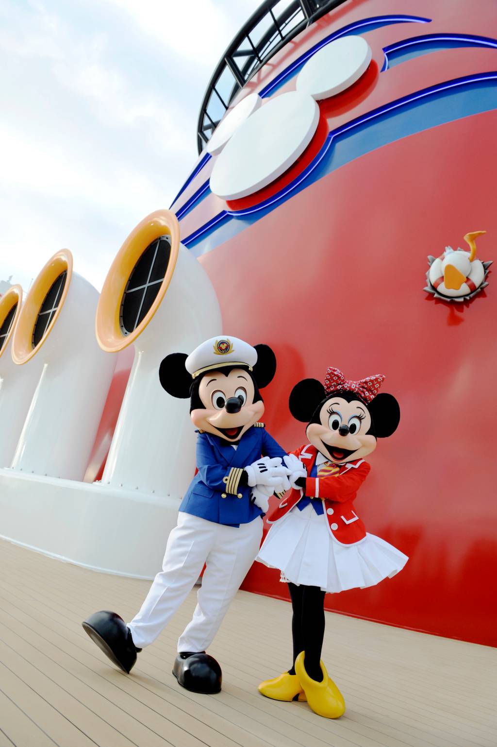 CAPTAIN MICKEY MOUSE AND FIRST MATE MINNIE MOUSE ON THE DISNEY DREAM CAPTAIN MICKEY MOUSE AND FIRST MATE MINNIE MOUSE ON THE DISNEY DREAM