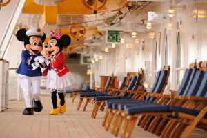 CAPTAIN MICKEY MOUSE AND FIRST MATE MINNIE MOUSE ON THE DISNEY DREAM