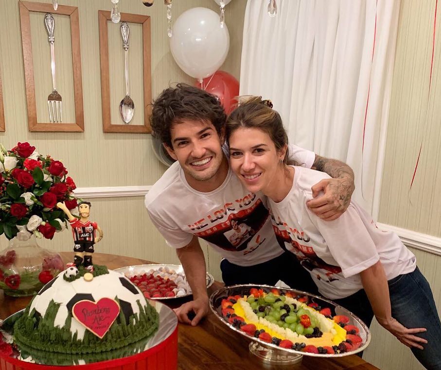 Alexandre Pato revela imagens inéditas do casamento com Rebeca Abravanel
