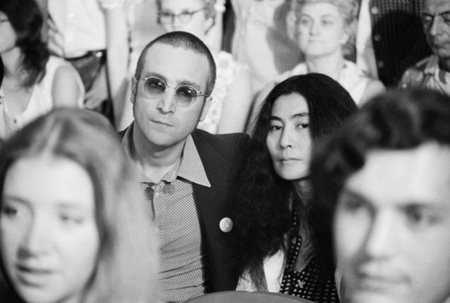 <p style="text-align:justify;"><strong>John e Yoko: Só o Céu como Testemunha (estreia em 01/05): </strong><i><span style="font-weight:400;"></span></i><span style="font-weight:400;">Com entrevistas e imagens inéditas, este filme conta a história por trás de “Imagine”, o influente álbum de John Lennon e Yoko Ono lançado em 1971.</span></p>