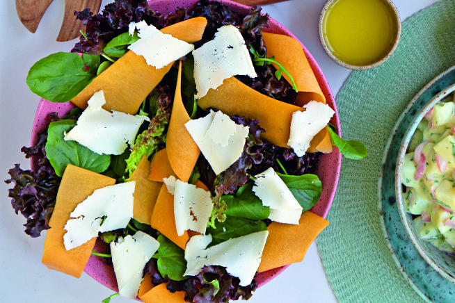 Salada de folhas com abóbora e queijo da Canastra Salada de folhas com abóbora e queijo da Canastra