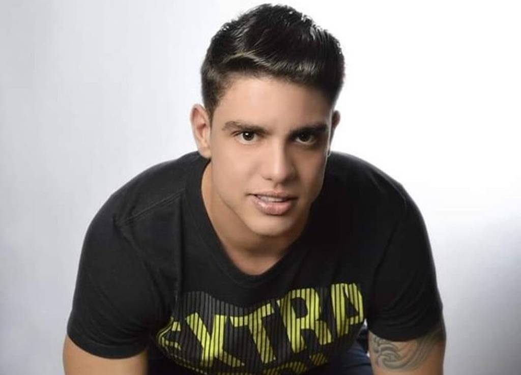 Cantor sertanejo Guilherme Palaia Juliari Cantor sertanejo Guilherme Palaia Juliari