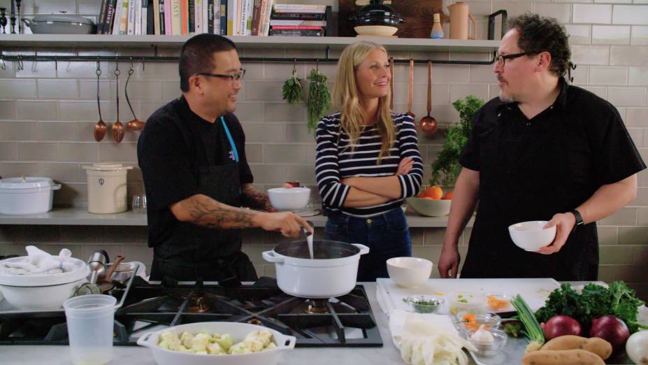 <p style="text-align:justify;"><strong>The Chef Show (estreia em 07/06): </strong><b></b><i><span style="font-weight:400;"></span></i><span style="font-weight:400;">Jon Favreau e Roy Choi recebem chefs renomados e amigos famosos para bater um papo e dar vida a receitas maravilhosas.</span></p>