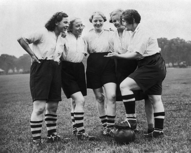 Em agosto de 1939, elas treinavam para participar do campeonato mundial contra a Bélgica.