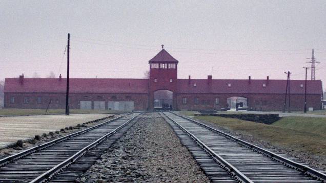 <strong>O Contador de Auschwitz (estreia em 01/07): </strong>Em 2015, um julgamento domina as manchetes de todo o mundo. No banco dos réus, agora com 94 anos, está o “Contador de Auschwitz”, como ficou conhecido o ex-oficial da SS Oskar Gröning, acusado de cumplicidade no assassinato de 300 mil judeus. <strong>O Contador de Auschwitz (estreia em 01/07): </strong>Em 2015, um julgamento domina as manchetes de todo o mundo. No banco dos réus, agora com 94 anos, está o “Contador de Auschwitz”, como ficou conhecido o ex-oficial da SS Oskar Gröning, acusado de cumplicidade no assassinato de 300 mil judeus.