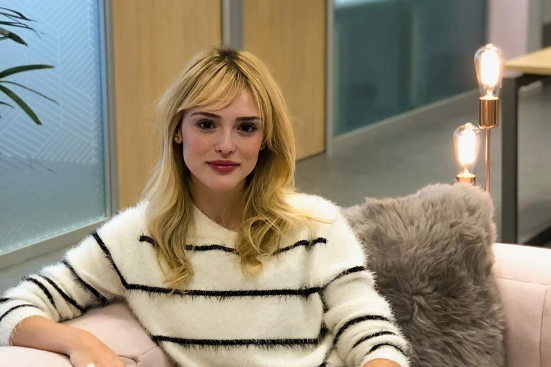 Isabelle Drummond muda radicalmente o visual