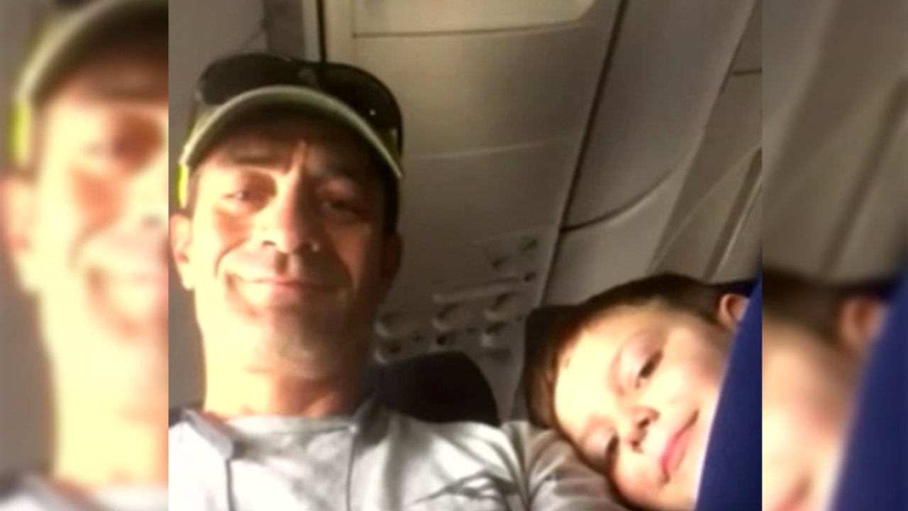 Garoto com autismo faz amizade durante vôo