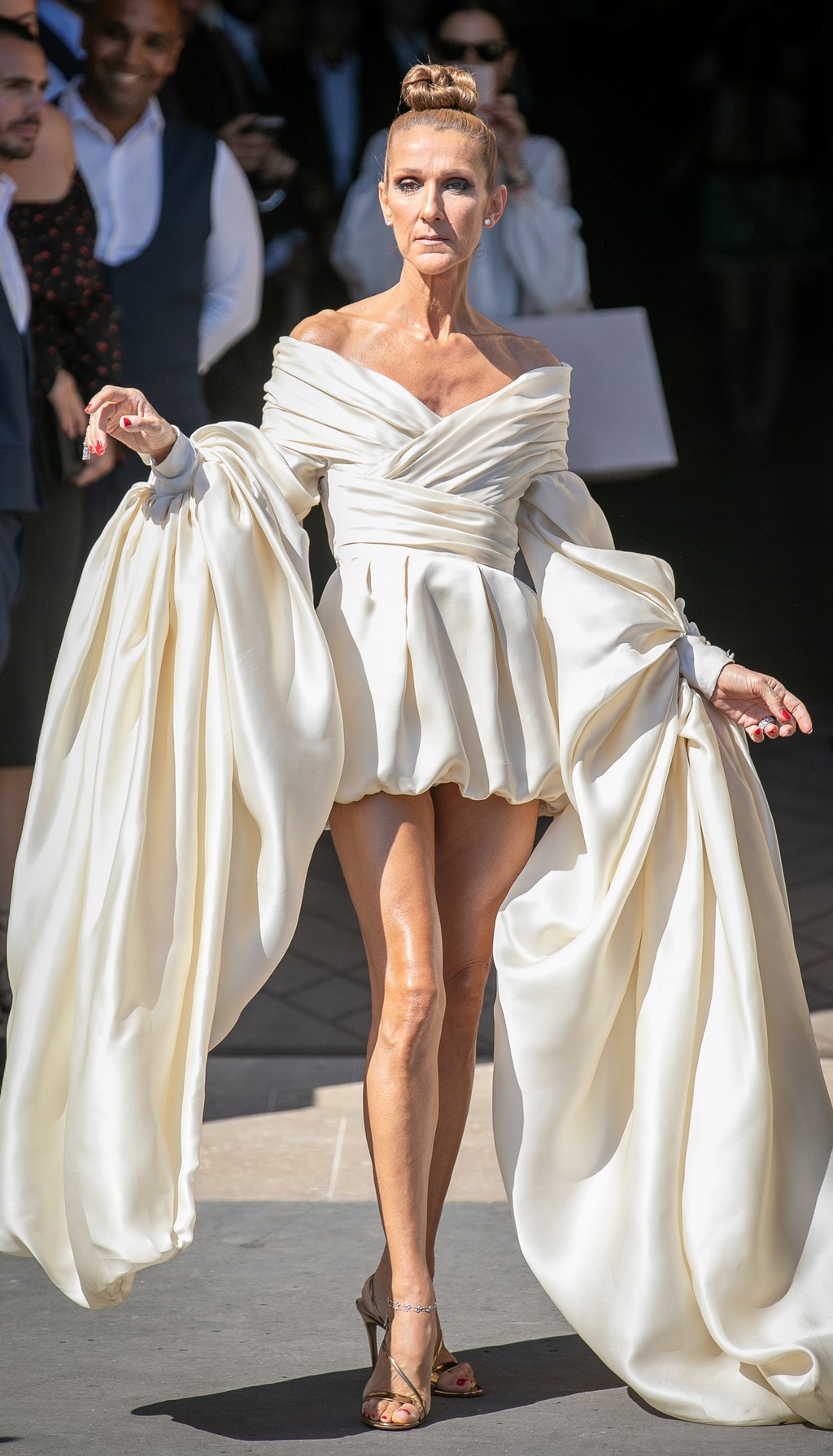 Os Looks De Céline Dion Deram O Que Falar Na Semana De Moda De Paris Claudia