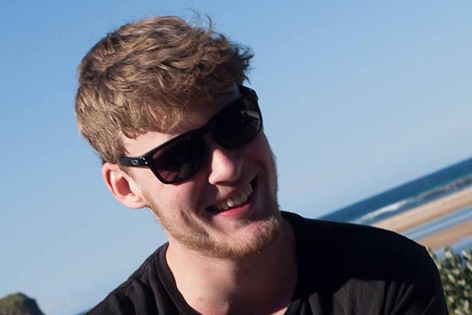 Jovem morre após misturar whey protein com cafeína