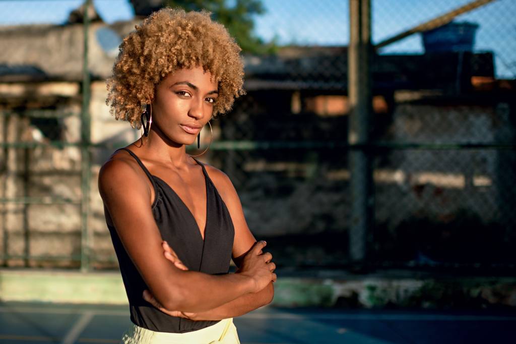 Polícia do Rio invade escola de balé no Complexo do Alemão