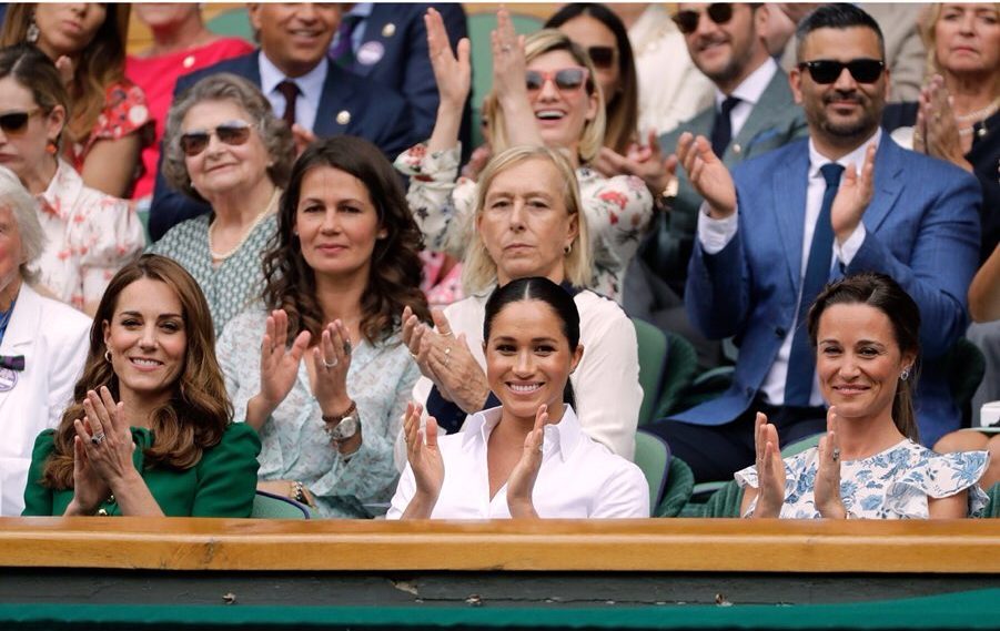 Kate e Meghan aparecem juntas em Wimbledon com looks de grife
