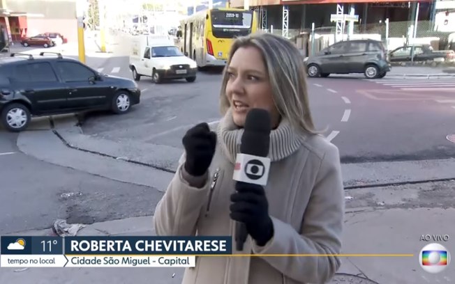 Repórter interrompe reportagem ao vivo para ajudar pedestre | CLAUDIA