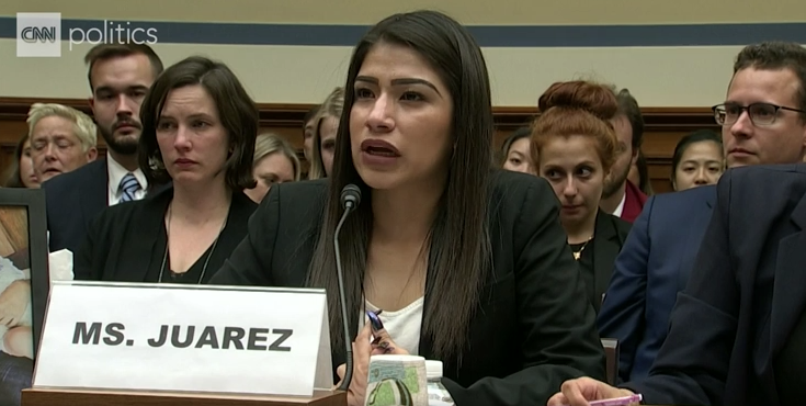 Yazmin Juaréz no tribunal