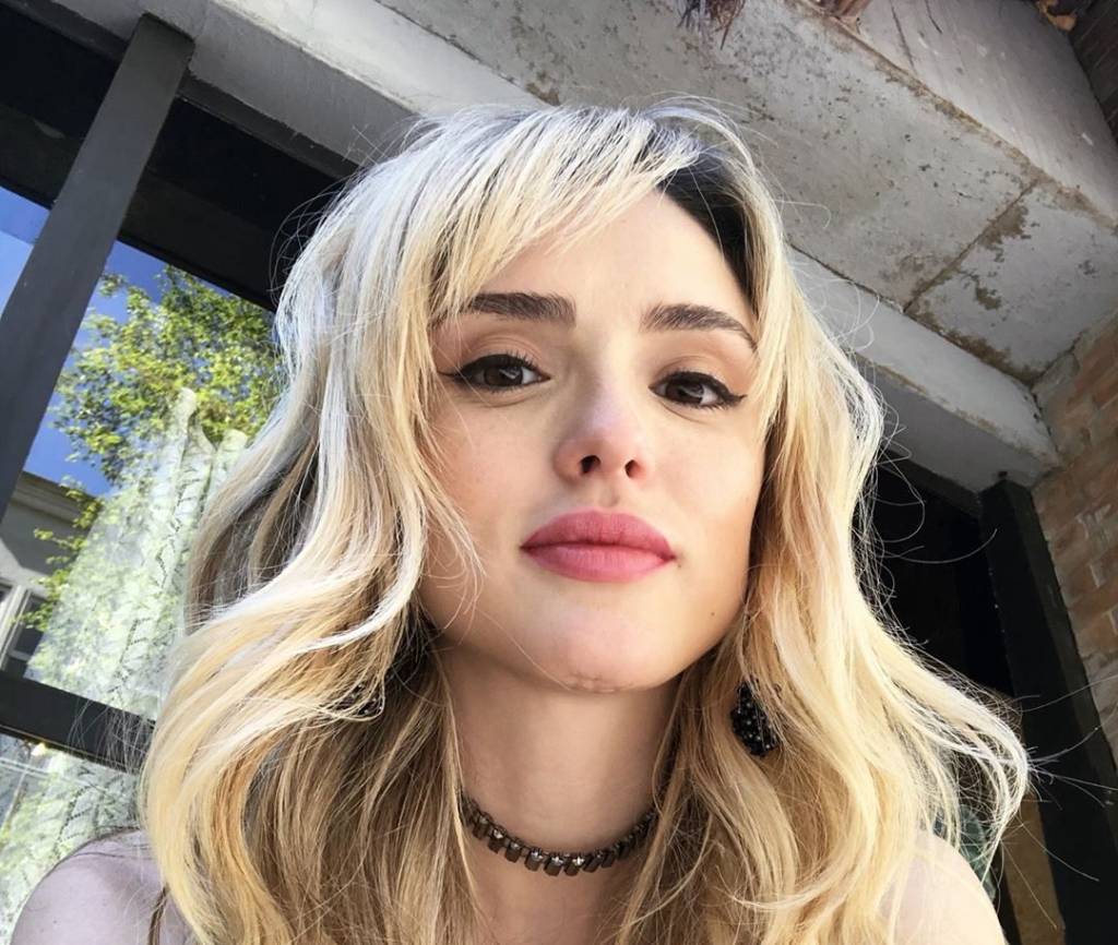 Em momento raro, Isabelle Drummond mostra cabelos naturais