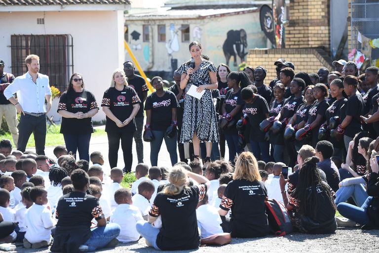 meghan-duchess-of-sussex-makes-a-speech-as-she-visits-a-news-photo-1569247464 meghan-duchess-of-sussex-makes-a-speech-as-she-visits-a-news-photo-1569247464