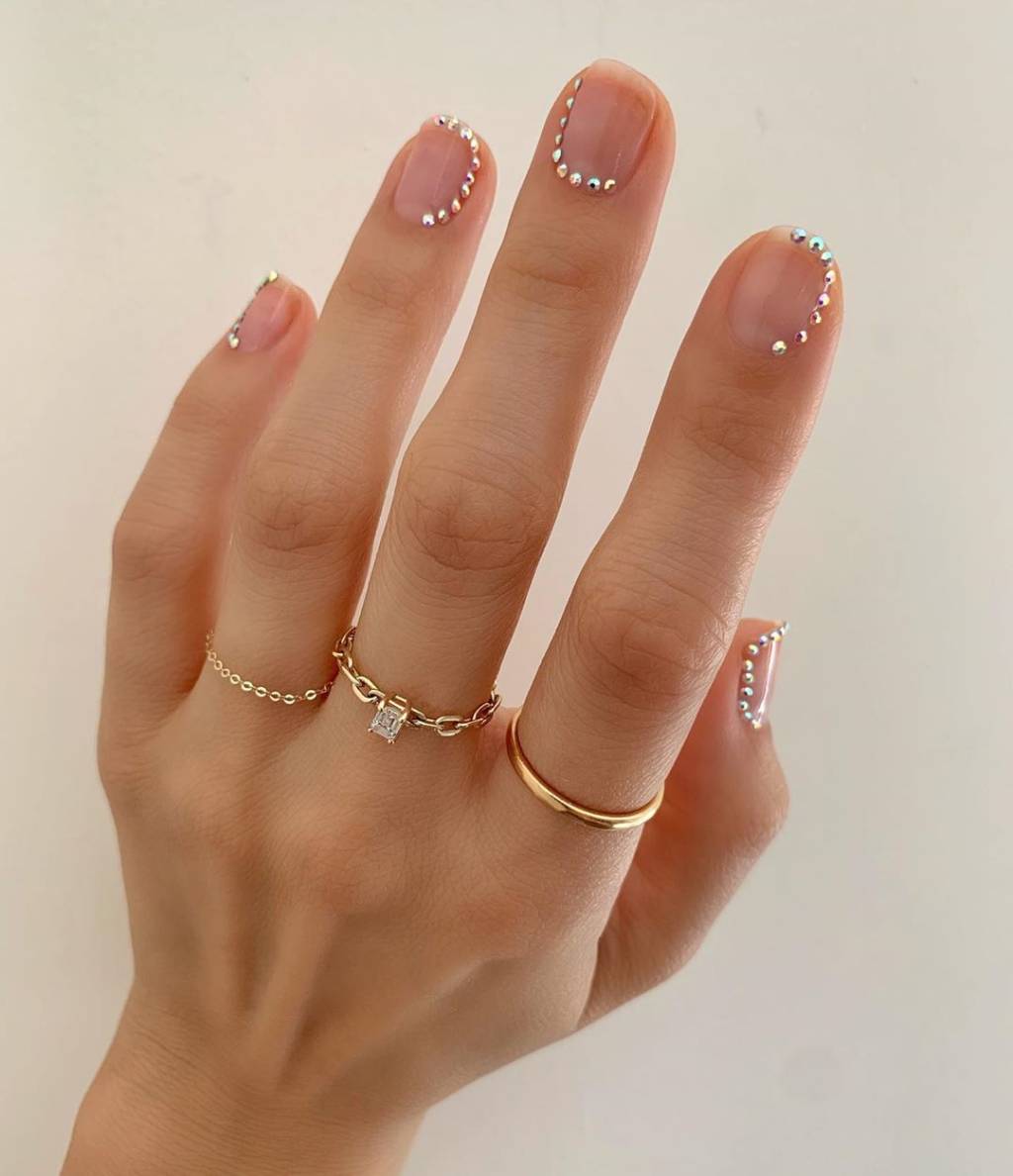 Contorno discreto nas unhas é a nova tendência de nail art Contorno discreto nas unhas é a nova tendência de nail art