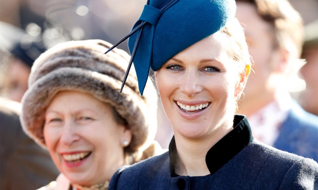 Zara Tindall, filha da princesa Anne e neta da Rainha Elizabeth II, está grávida de seu terceiro filho