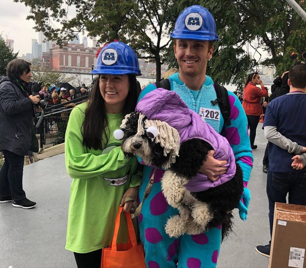 Cães fantasiados desfilam em parada de Halloween em Nova Iorque