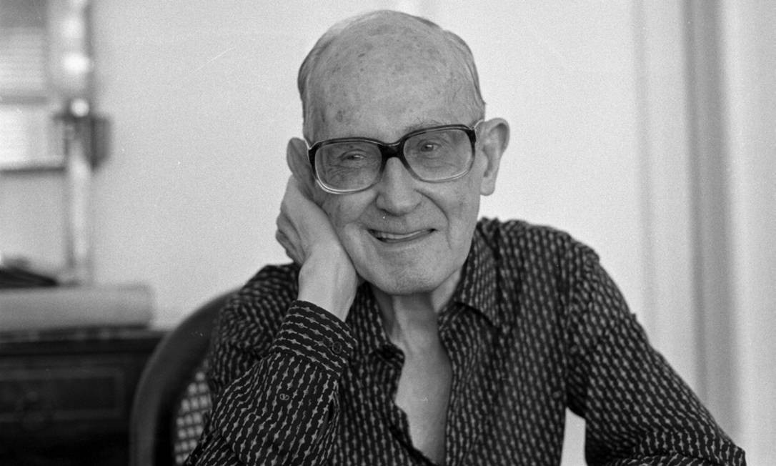 4 Poesias Atemporais De Carlos Drummond De Andrade Claudia 5239