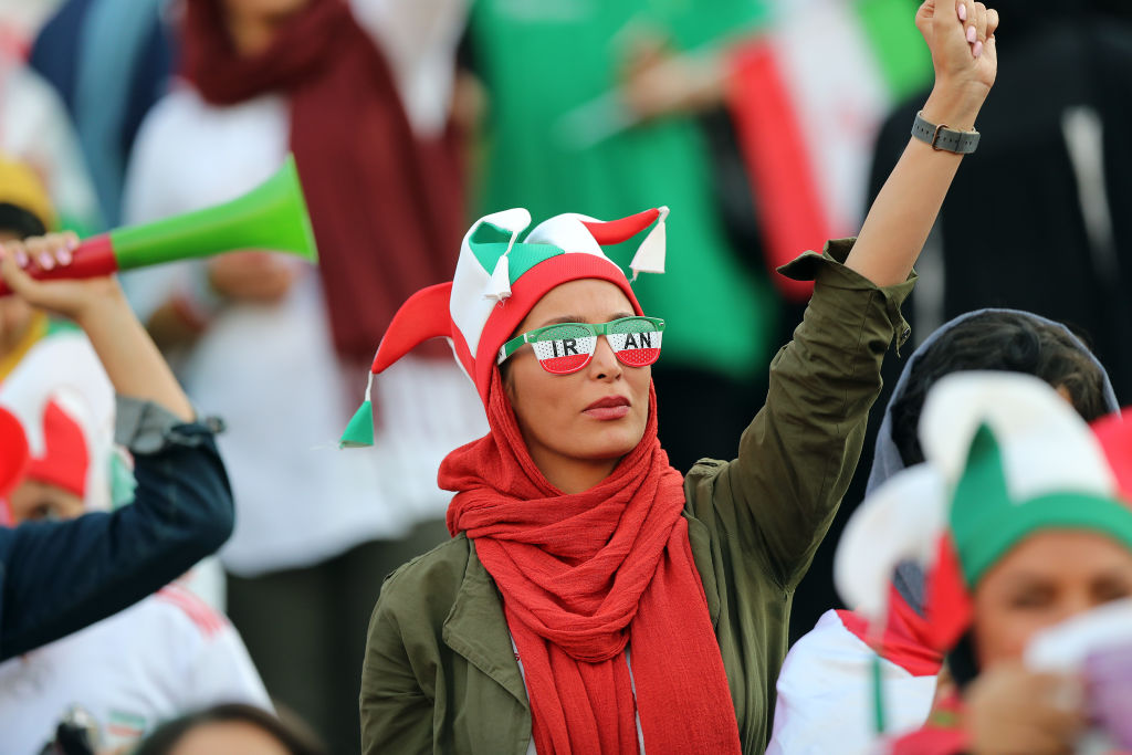 Mulheres iranianas assistem a jogo da 1ª divisão pela 1ª vez em mais de 40  anos - Jogada - Diário do Nordeste
