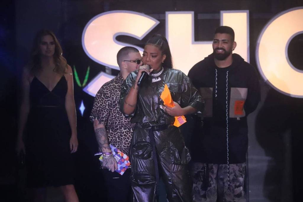 Ludmilla é vaiada por fãs de Anitta e chora em premiação