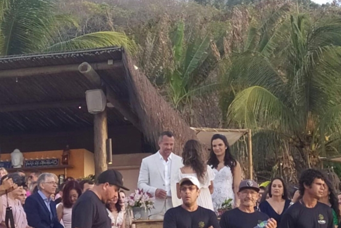 Malvino e Kyra se casam em Noronha Malvino e Kyra se casam em Noronha