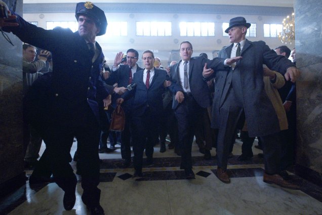 <strong>O Irlandês (estreia em 27/11): </strong><b></b><i><span style="font-weight:400;"></span></i><span style="font-weight:400;">A saga épica de Martin Scorsese sobre o crime organizado americano no pós-guerra contada por um matador de aluguel. Com Robert De Niro e Al Pacino.</span>