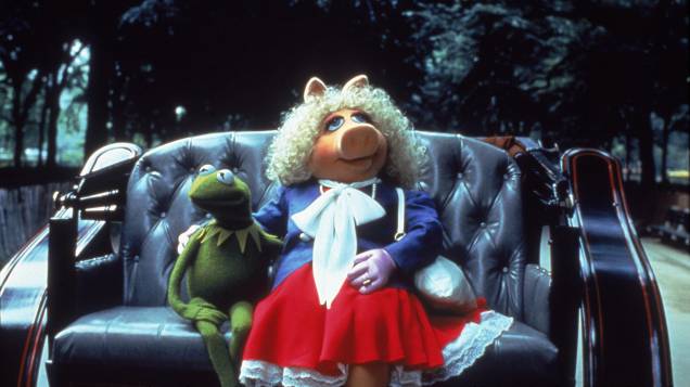 <strong>Os Muppets conquistam Nova York (estreia em 01/11): </strong><span style="font-weight:400;"></span><span style="font-weight:400;">Os Muppets terminam a faculdade e levam sua peça musical para Nova York, dando início a uma saga em busca do sucesso na Broadway.</span> <strong>Os Muppets conquistam Nova York (estreia em 01/11): </strong><span style="font-weight:400;"></span><span style="font-weight:400;">Os Muppets terminam a faculdade e levam sua peça musical para Nova York, dando início a uma saga em busca do sucesso na Broadway.</span>