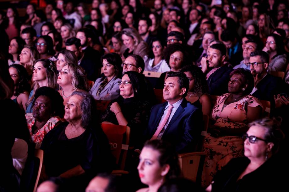 A platéia emocionada com a premiação