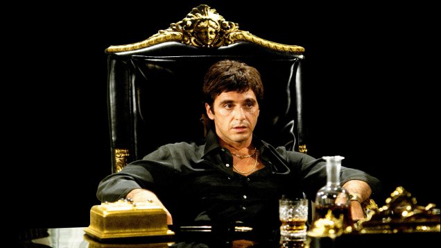 <strong>Scarface (estreia em 16/12): </strong><i><span style="font-weight:400;"></span></i><span style="font-weight:400;">Neste clássico de Brian De Palma, Al Pacino é Tony Montana, o chefe do tráfico de cocaína cujos inimigos e ego crescem na mesma proporção de seu império.</span>