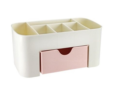 <span style="font-weight:400;">Organizador de Mesa Multifuncional Jacki Design. </span><a href="https://www.dafiti.com.br/Organizador-de-Mesa-Multifuncional-1-gaveta-Jacki-Design-Lifestyle-Rosa-4350335.html?gclid=Cj0KCQiAj4biBRC-ARIsAA4WaFhDC2KFLlIgNkv0-yfFhpdyqVPIsmyDFNmrEgB4HKw6ZPEpC-Sxm-0aAh0lEALw_wcB"><span style="font-weight:400;">Dafiti</span></a><span style="font-weight:400;">, R$ 19,95</span>