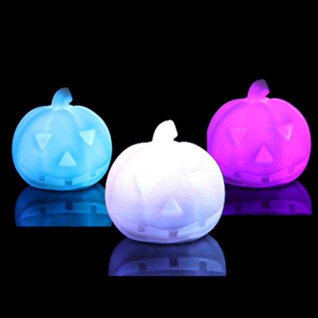 Abóbora iluminada, funciona com bateria (inclusa), 5,5 x 5,5 cm. <a href="https://www.maxfesta.com.br/enfeite-abobora-com-luz-23748/p?cc=236" target="_blank" rel="noopener">Max Festa</a>, R$ 7,90 Abóbora iluminada, funciona com bateria (inclusa), 5,5 x 5,5 cm. <a href="https://www.maxfesta.com.br/enfeite-abobora-com-luz-23748/p?cc=236" target="_blank" rel="noopener">Max Festa</a>, R$ 7,90