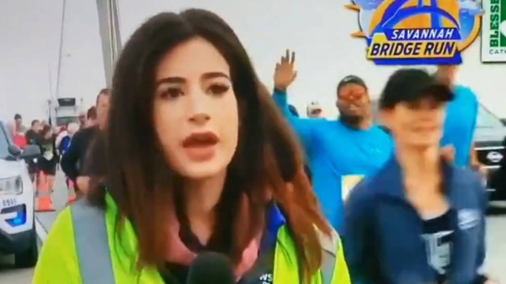 Inadmissível! Repórter é assediada durante transmissão ao vivo