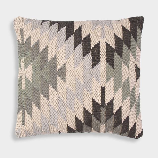 <a href="https://www.camicado.com.br/capa-de-almofada-indigo-gaziura-cinza-45x45cm-home-style/p/000000000000039926">Capa de Almofada Indigo Gaziura Cinza 45 x 45 cm Home Style</a> – 99,90 reais <a href="https://www.camicado.com.br/capa-de-almofada-indigo-gaziura-cinza-45x45cm-home-style/p/000000000000039926">Capa de Almofada Indigo Gaziura Cinza 45 x 45 cm Home Style</a> – 99,90 reais
