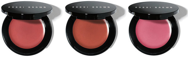 <span>'Eu gosto de misturar essas cores de blush. Acho que o resultado fica belo e natural'.</span>