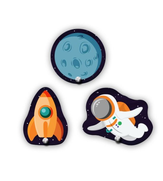 Cabideiro Kit Espacial, com três peças. <a href="http://www.primeiroquartinho.com.br/cabides/431-cabideiro-kit-espacial.html" target="_blank" rel="noopener">Primeiro Quartinho</a>, R$ 39,90