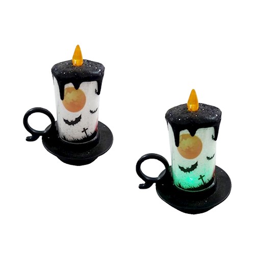 Minicandelabro de plástico, 6 x 7,5 cm. <a href="https://www.paesepaesfestas.com.br/mini-candelabro-com-luz-halloween-6407/p" target="_blank" rel="noopener">Paes & Paes</a>, R$ 11 cada