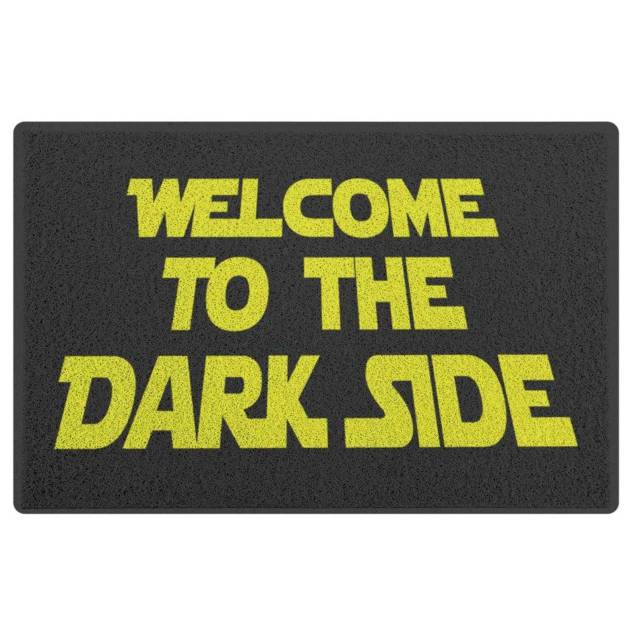 Capacho de PET e pneu reciclados, nas medidas 60 x 40 cm. <a href="https://www.madeiramadeira.com.br/capacho-ecologico-welcome-to-the-dark-side-1348452.html" target="_blank" rel="noopener">MadeiraMadeira</a>, R$ 49,90 Capacho de PET e pneu reciclados, nas medidas 60 x 40 cm. <a href="https://www.madeiramadeira.com.br/capacho-ecologico-welcome-to-the-dark-side-1348452.html" target="_blank" rel="noopener">MadeiraMadeira</a>, R$ 49,90