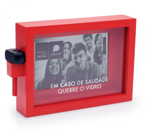 <span style="font-weight:400;">Porta-retrato Em Casos de Saudade, de 22 x 15 cm . </span><a href="https://loja.imaginarium.com.br/porta-retrato-em-caso-de-saudade/p"><span style="font-weight:400;">Imaginarium,</span></a><span style="font-weight:400;"> R$ 69,90</span>