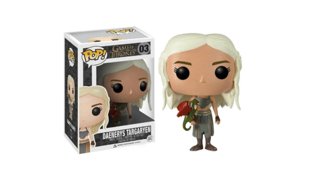 Boneco de vinil Pop Daenerys Targaryen: Game Of Thrones #03 - Funko. Mede <span>10 x 16 x 12 cm.</span> <a href="https://www.toyshow.com.br/pop-game-of-thrones-daenerys-targaryen-03-funko" target="_blank" rel="noopener">ToyShow</a>, R$ 99,90