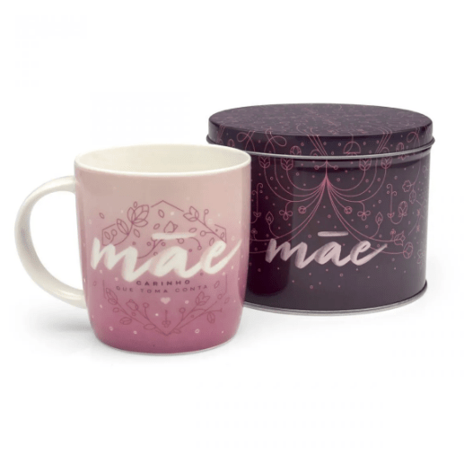 Caneca e lata Mãe, com capacidade para 350 ml. <a href="https://loja.imaginarium.com.br/caneca-na-lata-mae-carinho/p" target="_blank" rel="noopener">Imaginarium</a>, R$ 49,90 Caneca e lata Mãe, com capacidade para 350 ml. <a href="https://loja.imaginarium.com.br/caneca-na-lata-mae-carinho/p" target="_blank" rel="noopener">Imaginarium</a>, R$ 49,90