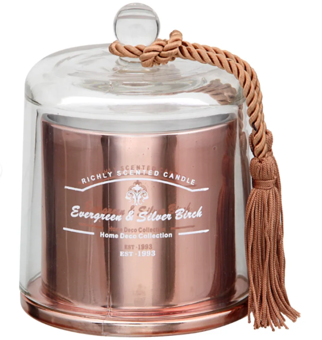 Vela perfumada com essência de bétula e suporte de vidro, de 14 cm de altura. <a href="https://www.tokstok.com.br/vela-perf-pote-betula-14x11-cobre-incolor-olfactory/p">Tok&Stok</a>, R$ 75,90 Vela perfumada com essência de bétula e suporte de vidro, de 14 cm de altura. <a href="https://www.tokstok.com.br/vela-perf-pote-betula-14x11-cobre-incolor-olfactory/p">Tok&Stok</a>, R$ 75,90
