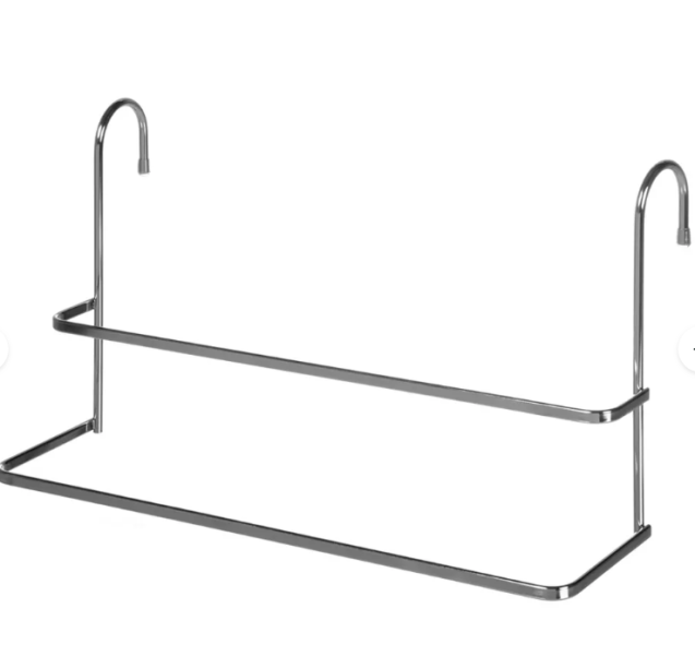 Porta toalha duplo para box de aço, nas medidas 45 x 25 x 12 cm. <a href="https://www.tokstok.com.br/porta-toalha-duplo-para-box-cromado-apolo/p?idsku=304243&gclid=EAIaIQobChMIvf7nseOY4gIVEoORCh3bEAohEAQYAyABEgIp3vD_BwE" target="_blank" rel="noopener">Tok&Stok</a>, R$ 69,90