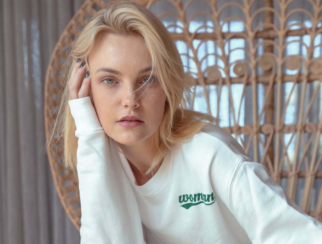 Carol Trentini fala sobre sua paixão por sapatos para Fernanda Paes Leme